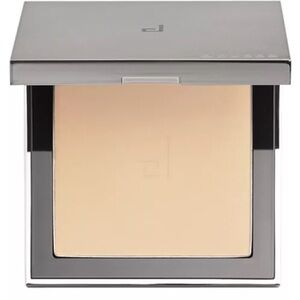 NEW DOUCCE Cache Cream Powder Foundaton in Color NL1